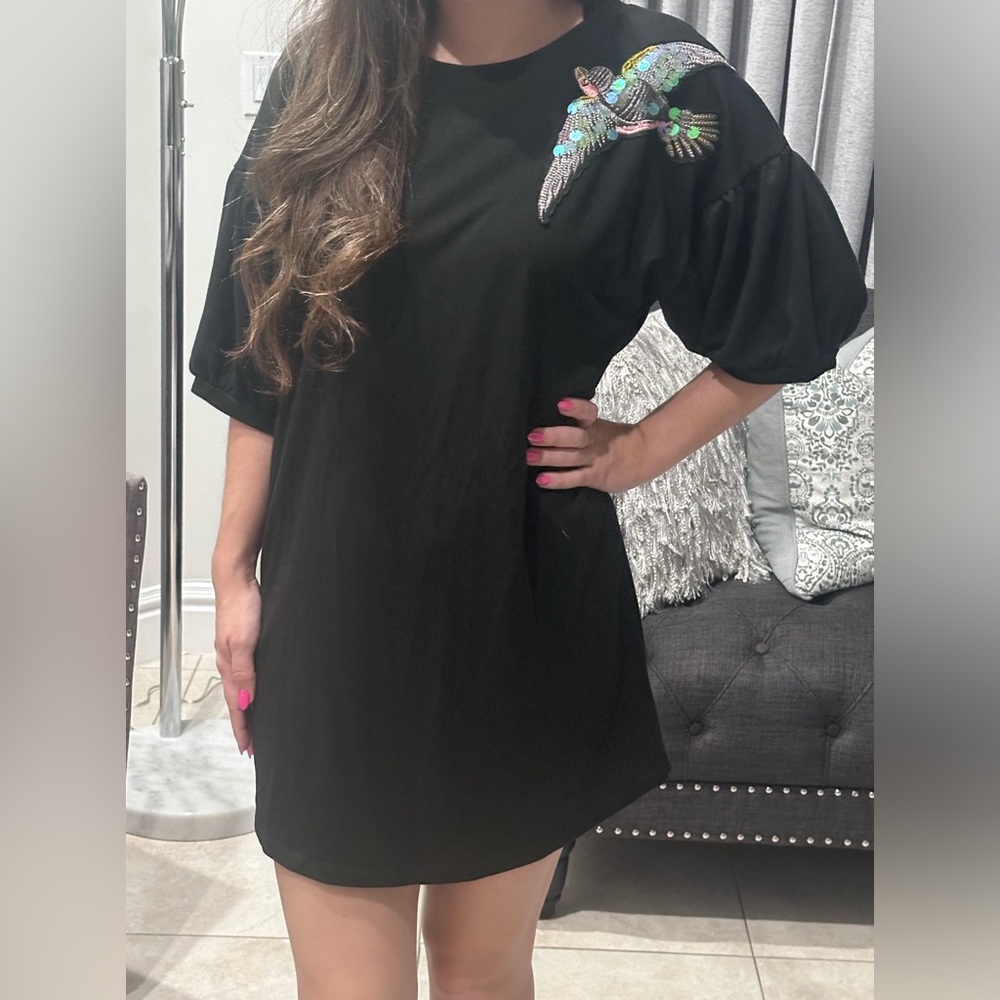 Kiki Black T-shirt dress with embroidered bird on shoulder